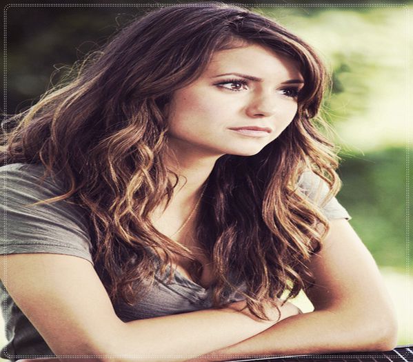 》 Heeei Mikaela *sta intinsa pe bar cu capul in jos si bea*