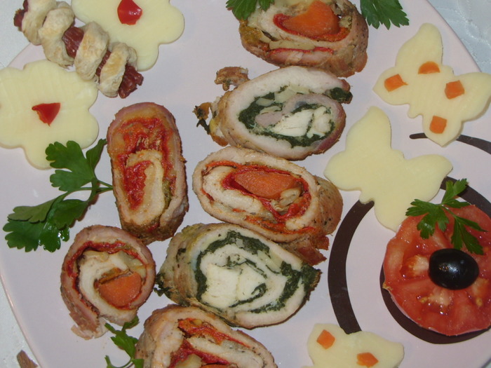 rulada umpluta cu ardei copt,cascaval,spanac