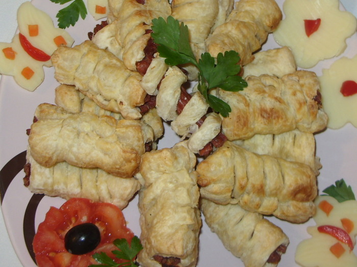 carnati in foietaj - CATE CEVA DIN BUCATARIA MEA