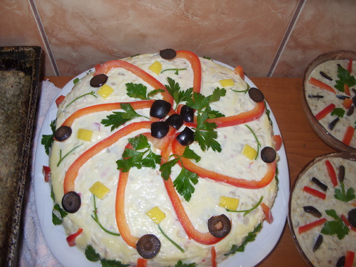 salata din piept de pui,ciuperci si fasole pastai