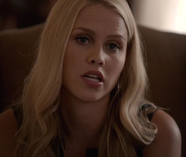 *se uita dezgustata*Eu nu mananc asa ceva si-asa ingrasa. :))