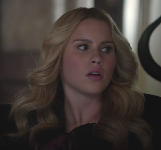 *ii face cu ochiul si se duce si isi aduce un iaurt de baut*