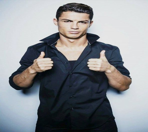 *coboara scarile in graba si se impiedica*