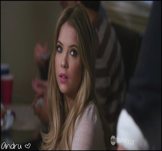 △▼ ❥ : * se așează lângă el * Ce mai faci? Ți-a fost dor de mine? :o3 :)) @Ney [cl; Hmmm, Puffles? ;X =)) @Ely
