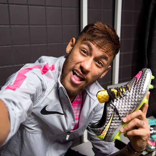 ɳҽყɱαɾ |CL ai vrea fata sau baiat? :)) #ely ++ oricum trandafiri iti luam..ca numai asa se da la o - Epii 24 _ Last friday night