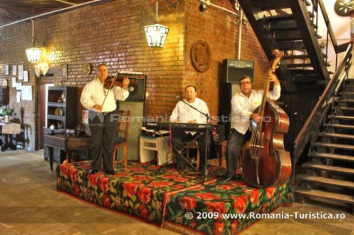 LAUTARI HANUL ANCUTEI