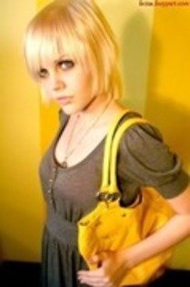 10201050_KVQDHNOOG - dakota rose