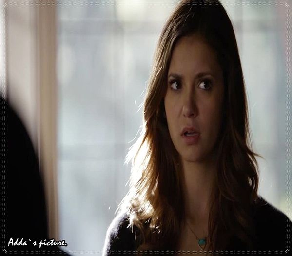 》 *ii simte prezenta in urma ei si dispare cu viteza de vampir intr-un bar*