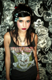 10205593_ADMMXMIWQ - hannah beth