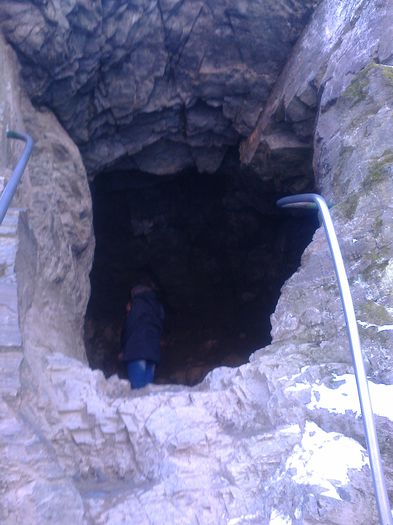 pestera,Casa Sfantului; Ioan de la Prislop.
