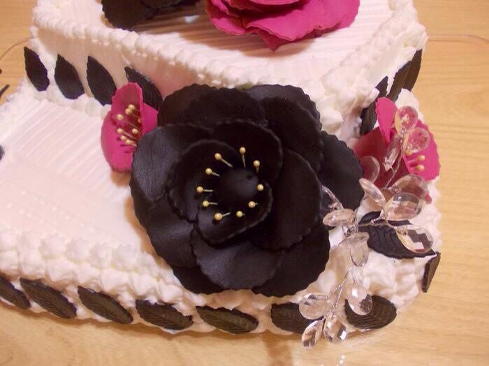 image - Tort flori negre