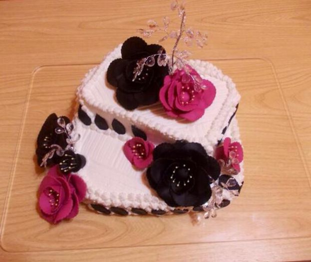 image - Tort flori negre