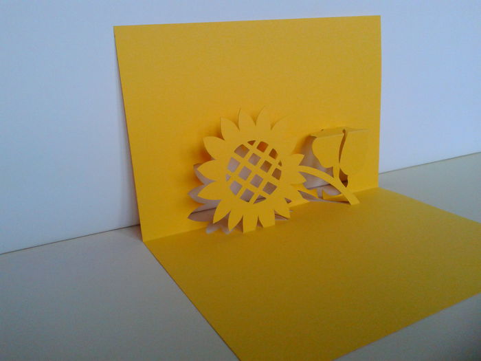 decoratie floarea-soarelui - VAND FELICITARI KIRIGAMI 3D si 2D DIN HARTIE