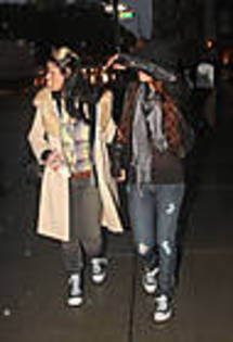 miley-cyrus_COM-nyc2009nov14-004