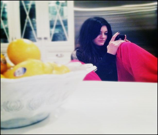♚ .nɘɘυp ♔ .[cl]am inteles + promit :)) [# o imbatiseaza iar si o tine asa strans in brate - Epii 24 _ Last friday night