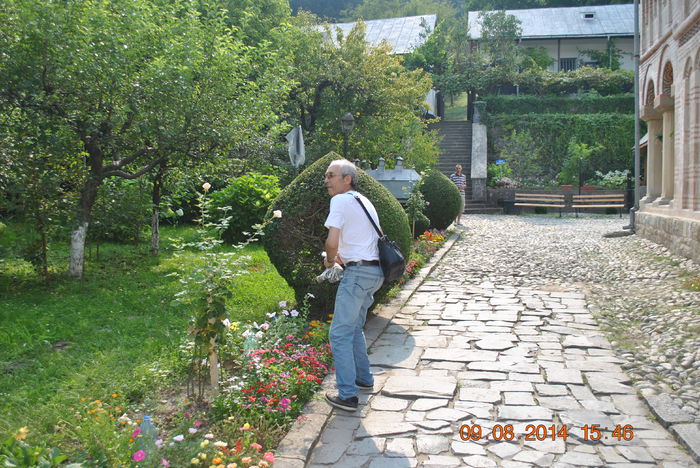 DSC_0208 - 2014 August 9 - la Caciulata cu socrii
