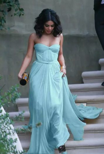 large (6) - vanessa hudgens