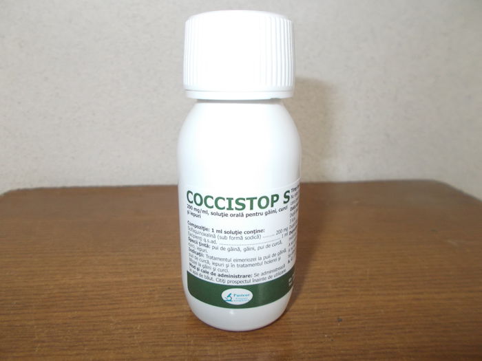 DSCN0177; 1 zi pe saptamana pun in apa de baut 2 ml Coccistop la 1 l.de apa...preventiv contra coccidiozei.
