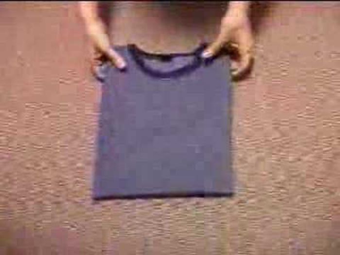 2.Impachetarea tricourilor dupa metoda japoneza; vezi videoclipul cu nr 2 ,din descrierea albumului

