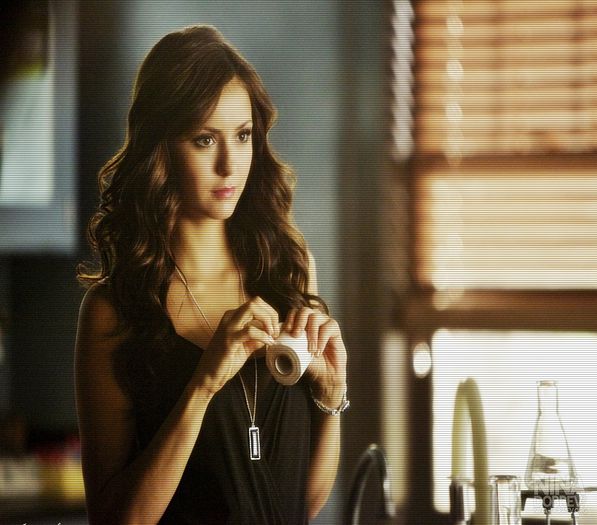 - Heya #Elena [ii face cu mana cum poate]=))) +(cl); Un barbat de casa e visu oricarei vir;;;gine... Iar #Nik, mai bine nu zic nimic...#kol=))) + O sa vina ea inapoi, nu poate sa stea fara maimutoiu ei...#fane
