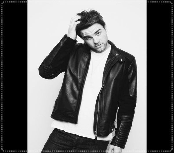 ;; 100 % *rade* [eu am iesit ca maine ma trezesc devreme..somn usor;*]