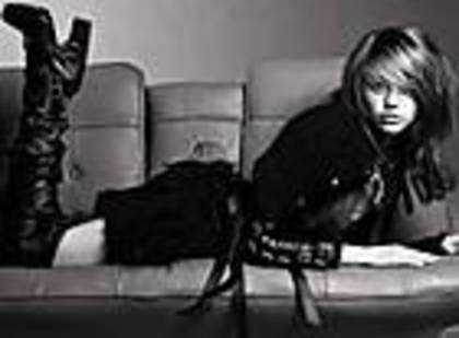 miley-cyrus_COM-elle2009-04 - Miley alb negru