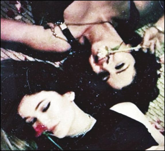♚ .nɘɘυp ♔ .[cl] sper , pt ca eu mai bine ma fac disparuta decat; sa`l convinga pe tata sa ma casatoreasca cu dracu stie cine ..
