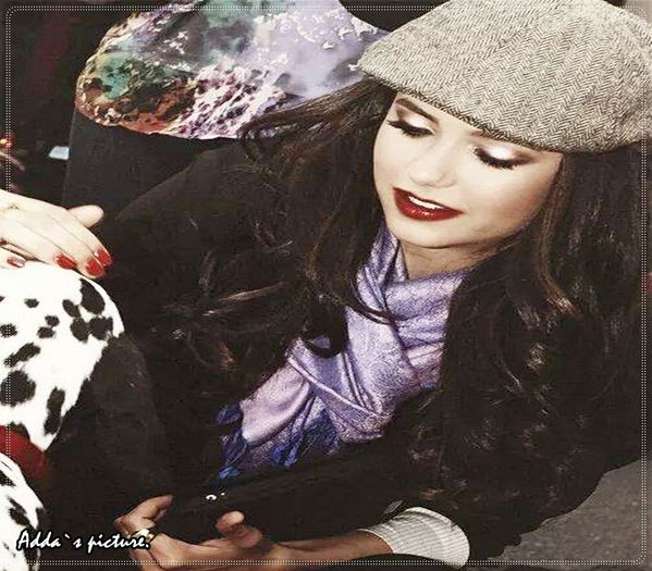 》 clk De ce crezi ca am fugit de ei? Ca-s desc;;reierati=))))) dar au venit toti dupa mine..; *se dezechilibreaza si cade cu el pe canapea* Stiu stiu =))) #Tyler.
