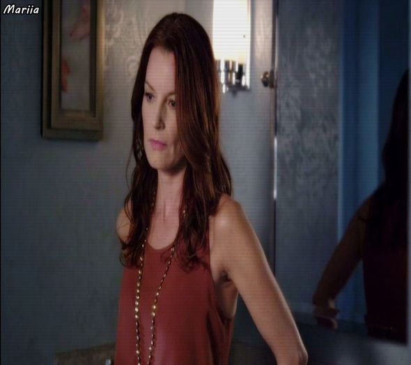 ; CL E unu peste drum, e si cu str;;ipperi :> . #Chloe + Sa nu crezi ca am uitat ca ieri; Mi-ai zis ca nu e buna ciorba pe care am facut-o...asta e si motivul pentru care ti-am varsat-o in cap ;) . *il respinge din priviri* #dorel =)))))
