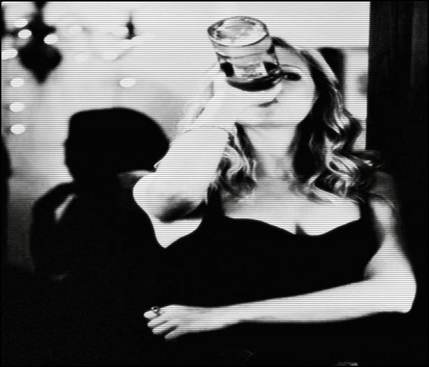 ♚ .nɘɘυp ♔ . [#se pune cu fundu pe bar , si bea din sticla uitandu`se la ei si ascultandu`i .