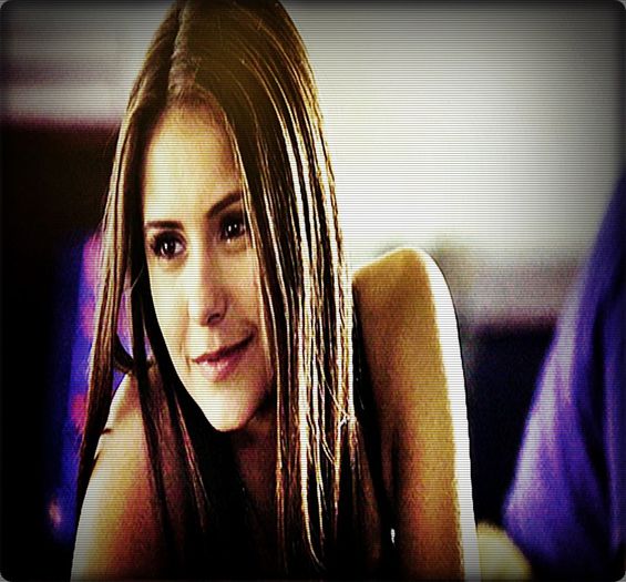 - [deschide un ochii si se uita la el] Am fost sedusa si abandonata... sau ma rog, legata...[surade]