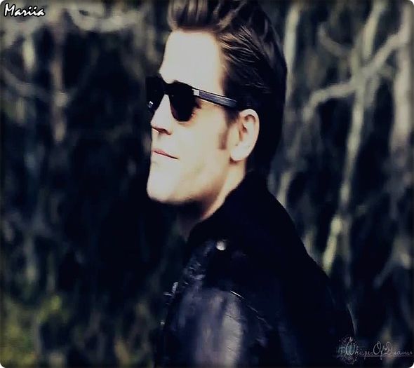 CL Eu sunt şe...csi tot timpu :p :)))) Si tu esti :* #elena + Ba astia, cultilor, aduceti 2 berici; Pentru mine si Elena ! #Ilie-Katerina
