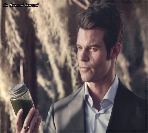 ;; *ii pupa si el nasu; se pune pe canapea si se joaca cu borcanu*