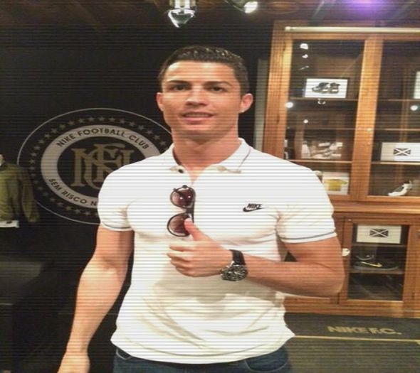 ;; *intra in bucatarie cu zarzavaturi si legume in sacosa*