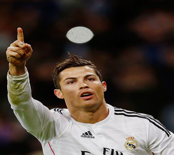 ;; clk *ii da cu o sacosa in cap apoi le tranteste pe masa* Hai se;;cteeeeer cu ma;;ta aia care nu; a vrut sa danseze in viata ei la carnavalu de la Rio =)))) . Vreau sa fac ciorba, dap.
