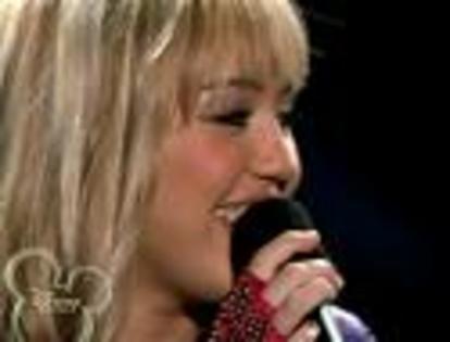 hannah-montana-every-part-of-me-premiere-july-09-pv-1lr - 7 sau 10 poze cu Hannah Montana in concert din 2009