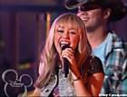 miley-cyrus_com-disneyletschillpromomv-0332 - 7 sau 10 poze cu Hannah Montana in concert din 2009