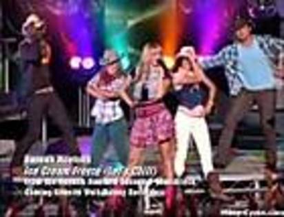 miley-cyrus_com-disneyletschillpromomv-0511 - 7 sau 10 poze cu Hannah Montana in concert din 2009