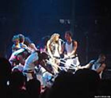 miley-cyrus_COM-wonderwolrdtour-detroit2009oct6-exclusive-0274