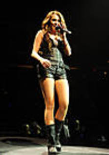 miley-cyrus_COM-wonderwolrdtour-la2009sep22-123 - o prietena a spus ca a mers la concert miley