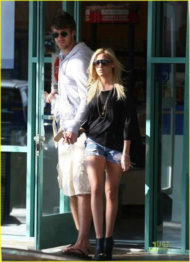 2lctpnn - Ashley Tisdale