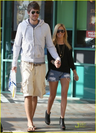 ixcwb8 - Ashley Tisdale