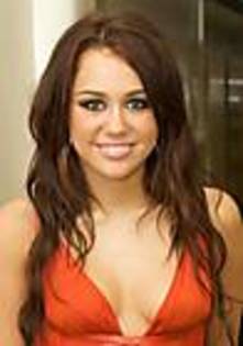 miley-cyrus_COM_MeetingtheQueenofEngland_7Dec2009_07