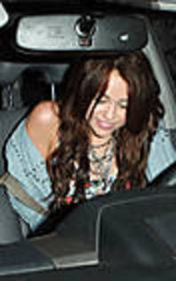 miley-cyrus_COM_StudioCity_8Jan2010_07 - aproape toate pozele mele cu Miley si Hannah