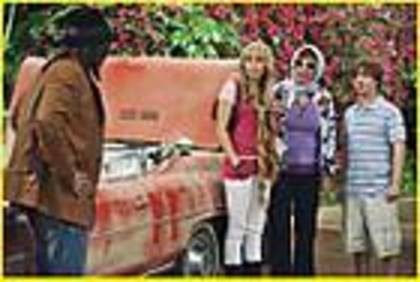 miley-cyrus_COM-hannahmontana-season3-e75-stills05
