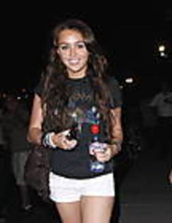 miley-cyrus_COM-la2009aug22-concert004