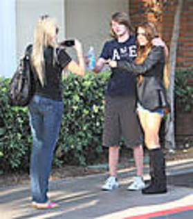 miley-cyrus_COM-la2009sep10-007