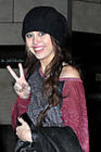 miley-cyrus_COM-nyc2009nov11-001