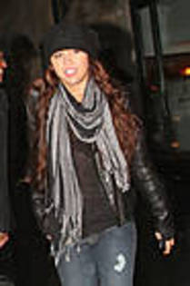 miley-cyrus_COM-nyc2009nov14-001