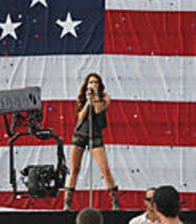 miley-cyrus_COM-partyintheusa-2009sep12-019 - aproape toate pozele mele cu Miley si Hannah